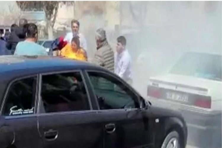 Belediye binası önünde kendini yaktı haberinin görseli