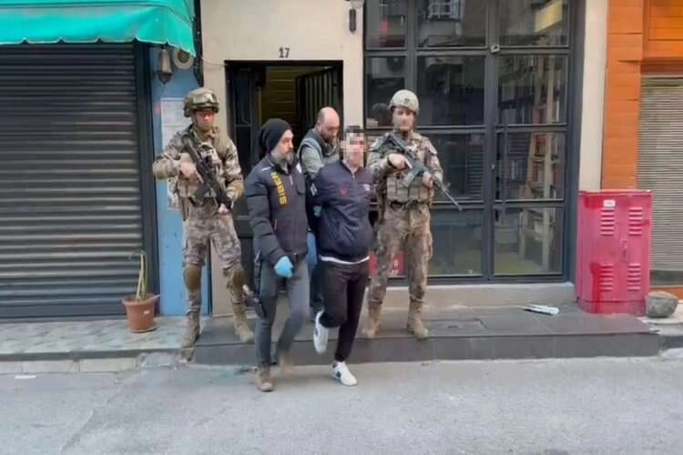 İzmir'de eğlence mekanlarına film gibi operasyon haberinin görseli