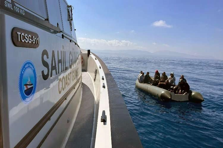 Muğla'da 16 düzensiz göçmen Türk karasularına itildi haberinin görseli