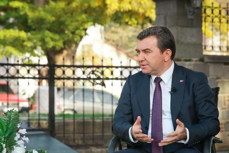 Başkan Koştu; “Bergama İzmir'in çöpüne layık değil” haberinin görseli