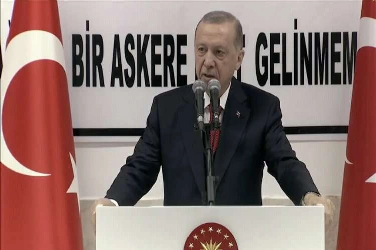 Cumhurbaşkanı Erdoğan: Askerlerimizin deprem bölgesindeki fedakarca çalışmaları iyi biliyoruz haberinin görseli