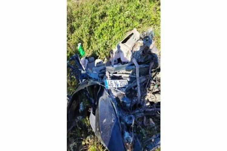 Afetzedeleri taşıyan otomobil uçuruma yuvarlandı haberinin görseli