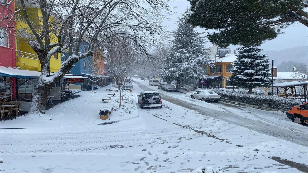 Ege&#039;ye baharda kar sürprizi