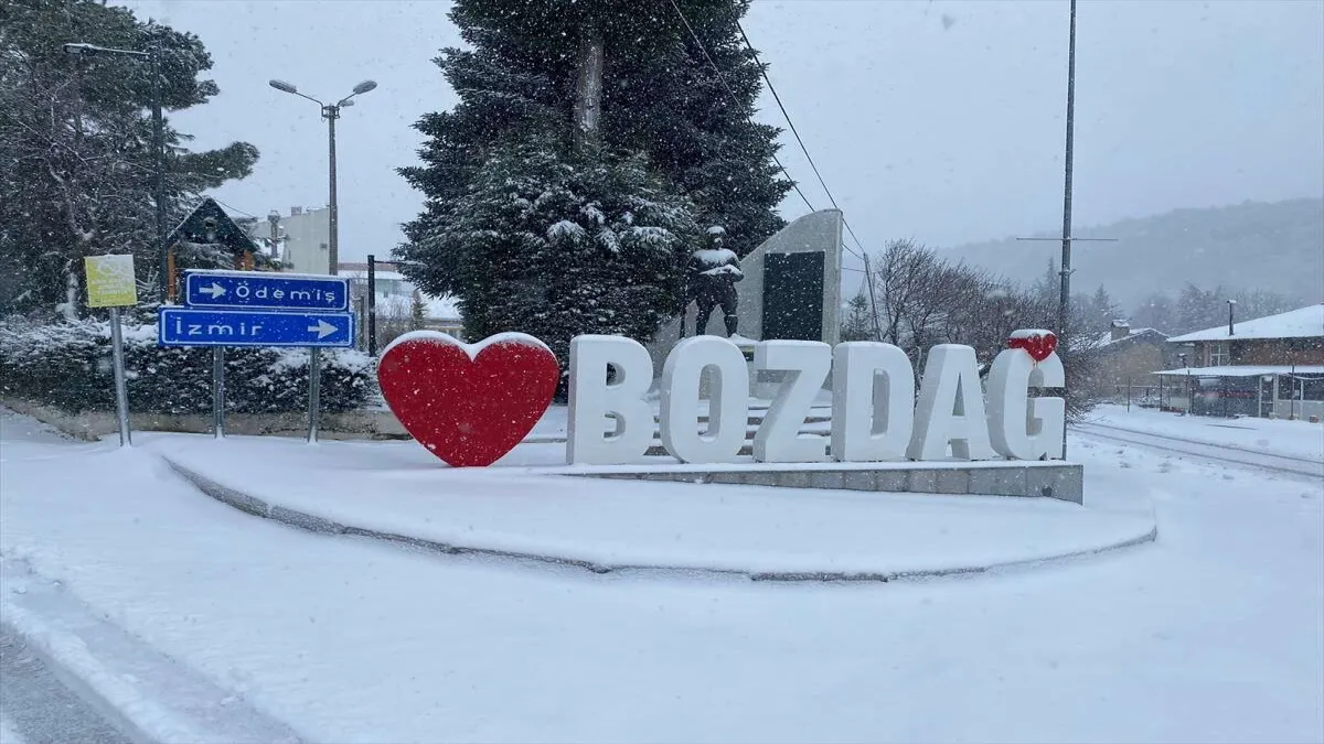 Ege&#039;ye baharda kar sürprizi