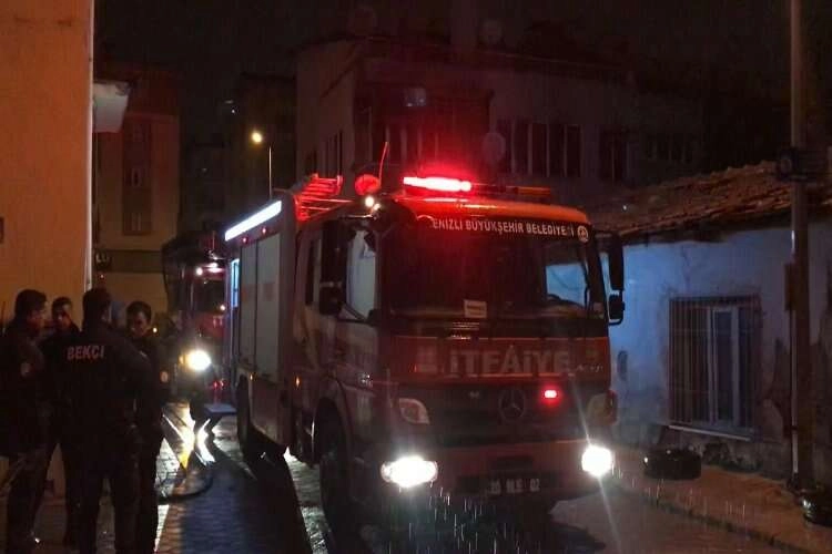 Denizli'de bebeğini öldüren kadın polise teslim oldu haberinin görseli