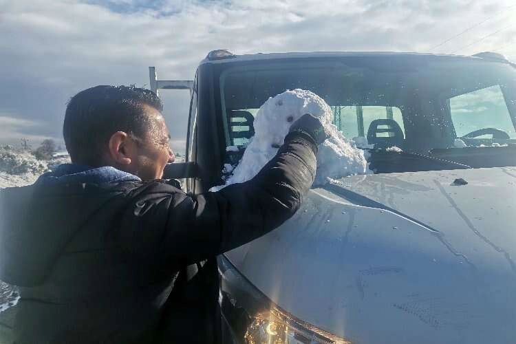 Kar sürprizi İzmirlileri mutlu etti haberinin görseli