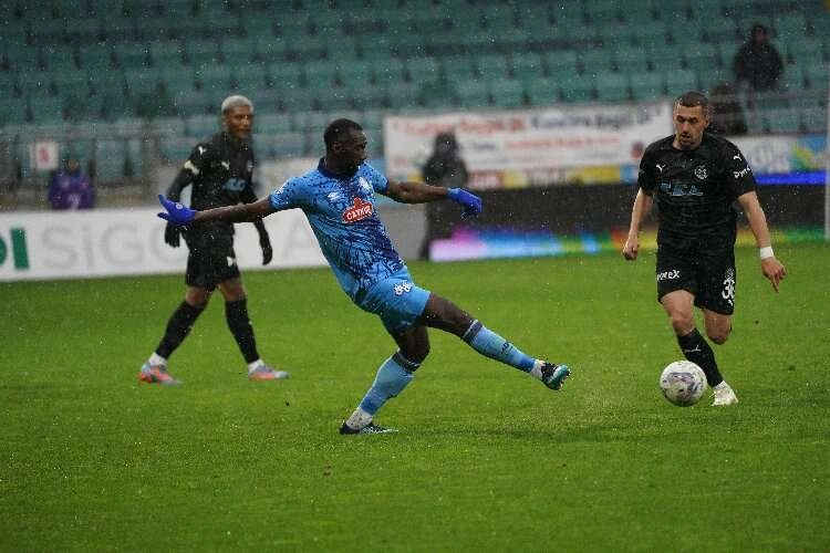 Manisa FK evine eli boş döndü haberinin görseli