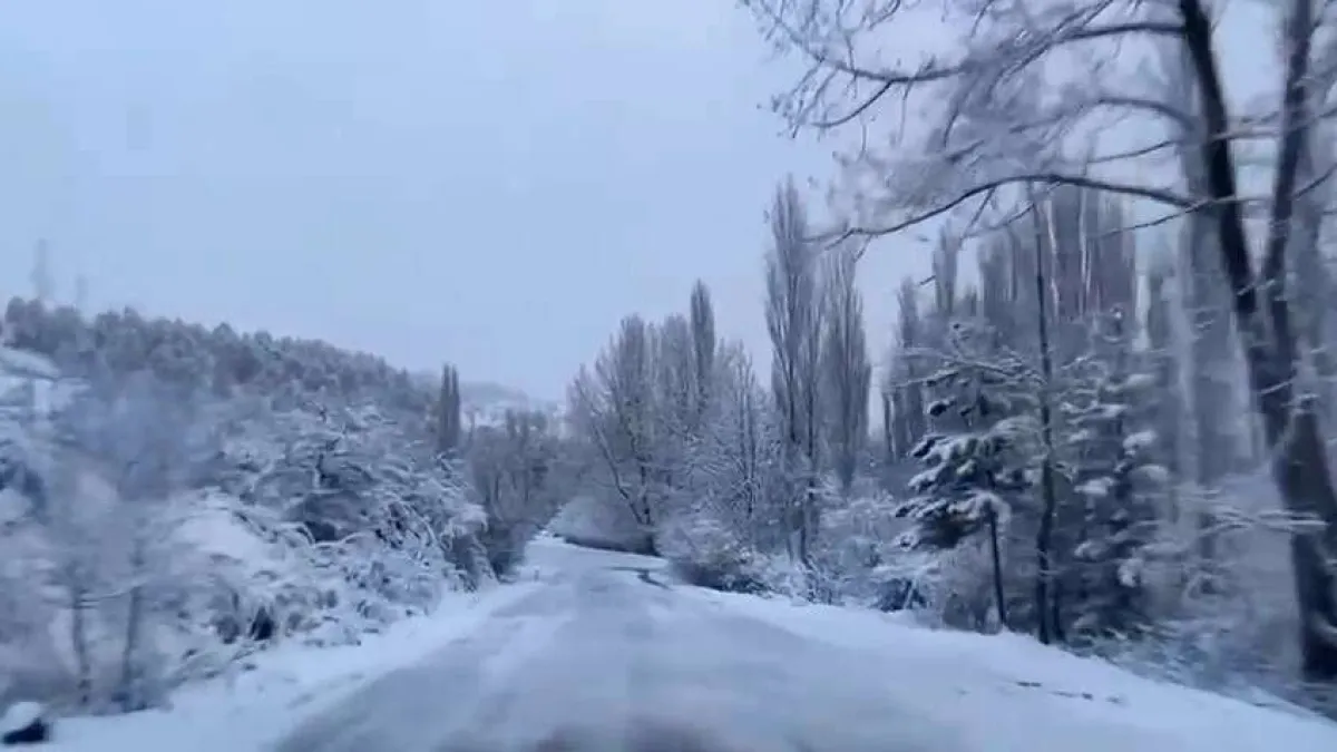 Ege&#039;ye baharda kar sürprizi