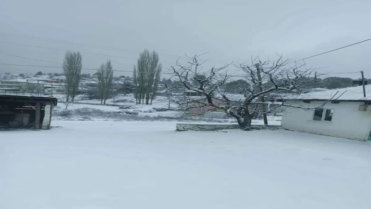 Ege&#039;ye baharda kar sürprizi