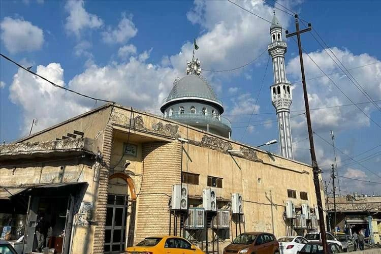 Kerkük camilerinde afetzedeler için dua haberinin görseli