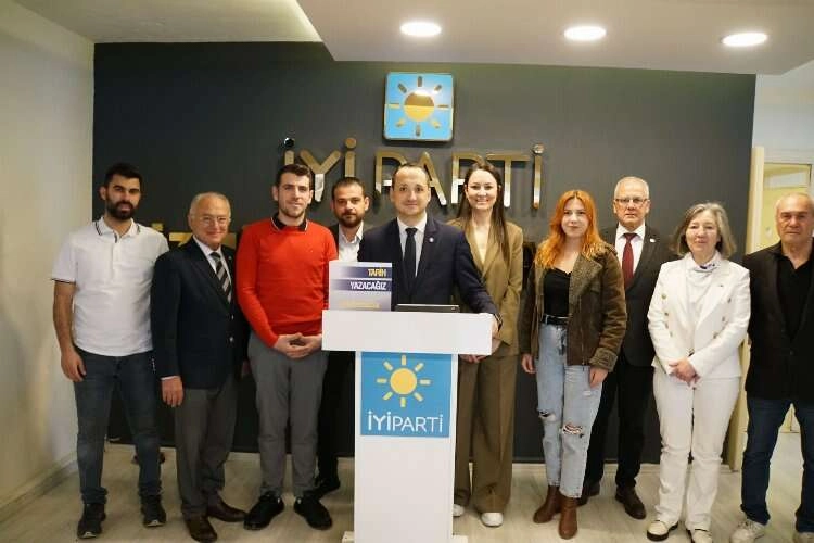Aksoy İYİ Parti'den aday adayı oldu haberinin görseli