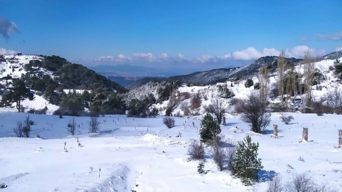 Ege&#039;ye baharda kar sürprizi