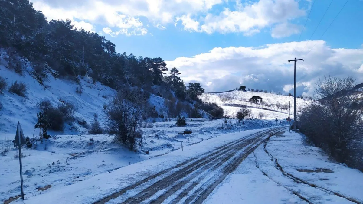 Ege&#039;ye baharda kar sürprizi
