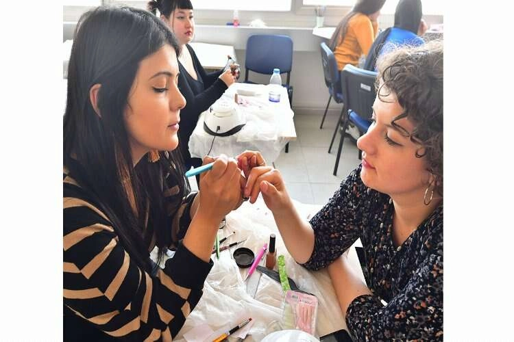 Geleceğini Kuran Genç Kadınlar sertifikalarını aldı haberinin görseli