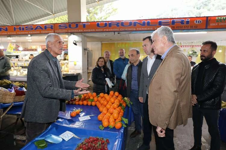 İzmir Narlıdere'de pazar esnafına ziyaret