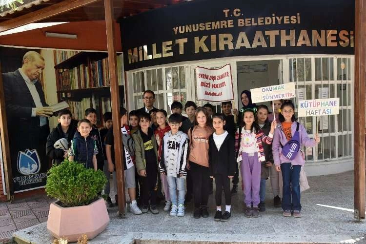 Yunusemre, öğrencileri Millet Kıraathanesi'nde ağırlıyor haberinin görseli