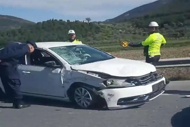 İzmir'de feci kaza: Araçtan inerken otomobil çarptı haberinin görseli