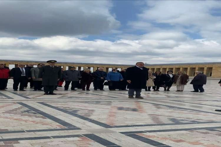 Ferhan Ademhan Başkanlığında İZKON Anıtkabir'de haberinin görseli
