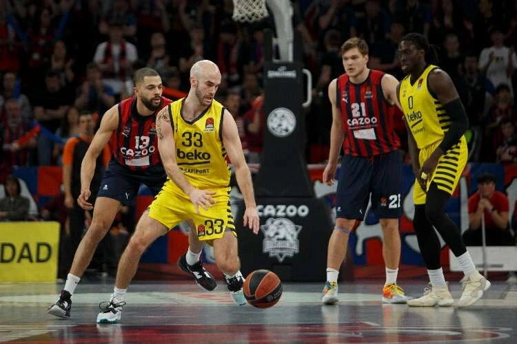 Fenerbahçe Beko, Baskonia deplasmanında mağlup haberinin görseli