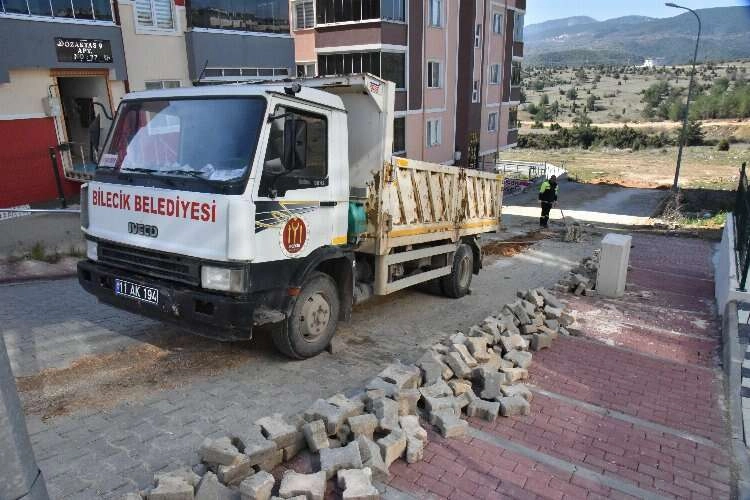 Bilecik'te yol ve kaldırım çalışması başladı haberinin görseli