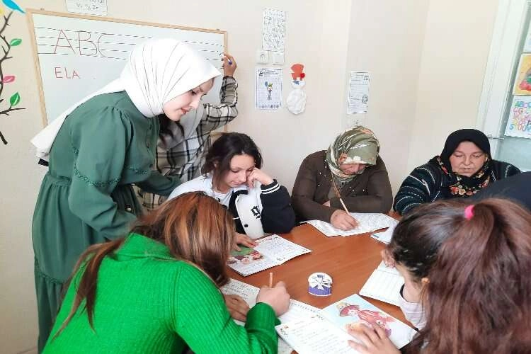 59 yaşındaki Hanife Teyze azmiyle herkesi gururlandırıyor haberinin görseli