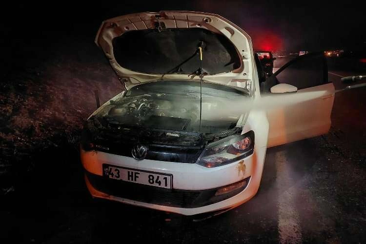 Tavşanlı karayolunda araç yangını    haberinin görseli