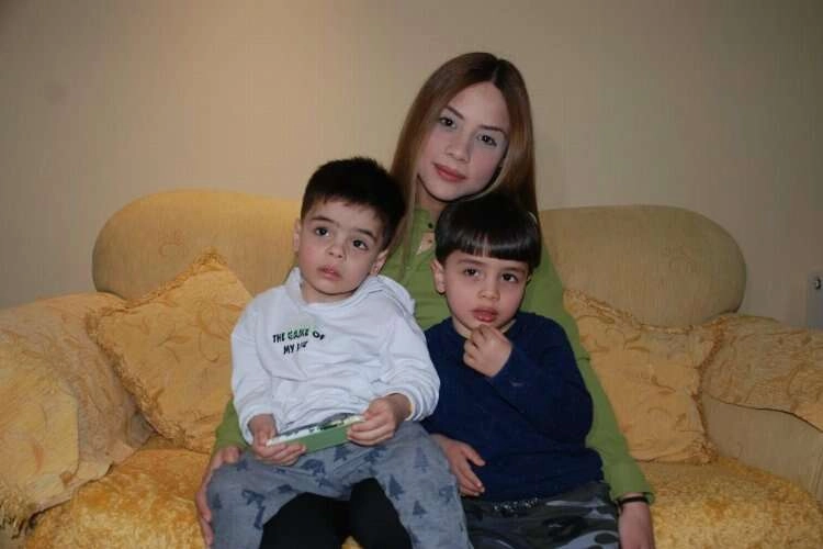 İkiz çocuklarının beraber eğitim almasını istiyor haberinin görseli