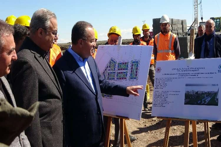 “Müteahhit firma 360 gün içinde bin 122 konutu teslim edecek” haberinin görseli
