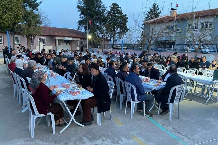Aydın kentte iftar sofraları kuruyor haberinin görseli