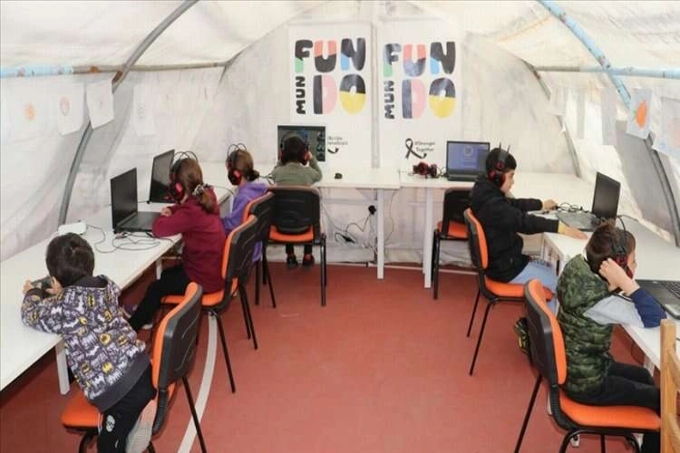 Afetzede çocuklara çevrim içi eğitim desteği haberinin görseli