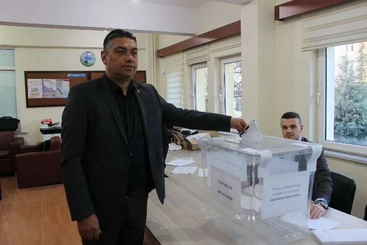Çifte vatandaşlar sandık başında haberinin görseli