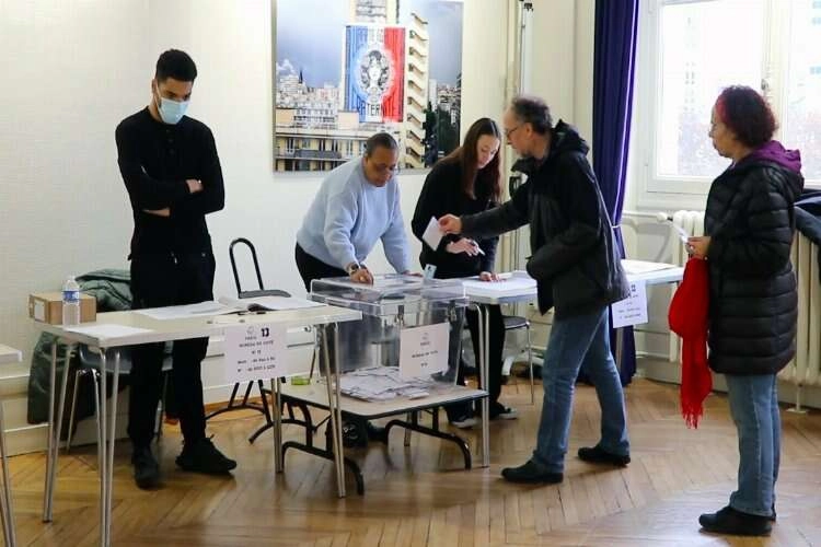Paris'te elektrikli scooter kullanımı için referandum düzenlendi haberinin görseli
