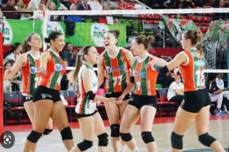Karşıyaka'nın Sultanları sezonu galibiyetle tamamladı haberinin görseli