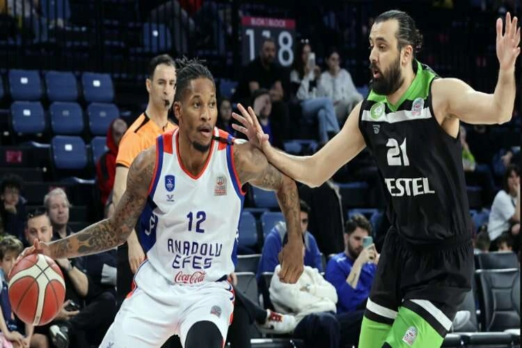 Potanın Tarzanları, Anadolu Efes'e kaybetti haberinin görseli