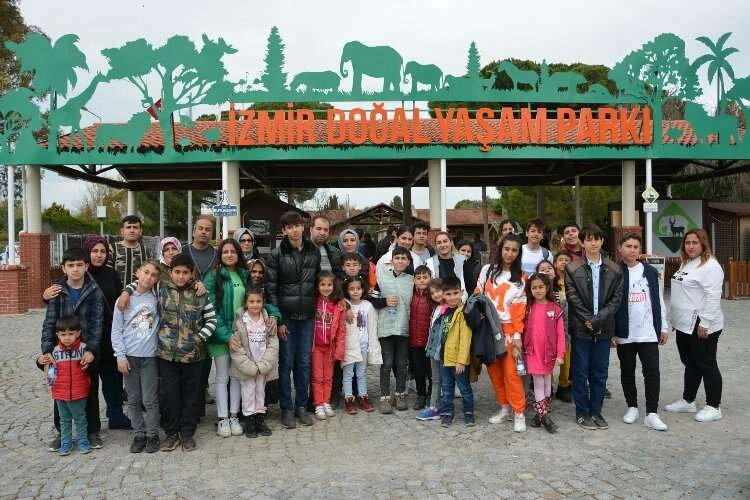 Torbalı Belediyesi depremzede çocuklar için gezi düzenledi haberinin görseli