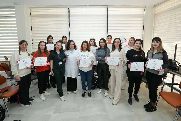 İzmir’de anne adaylarına Gebe Okulun’nda eğitim haberinin görseli