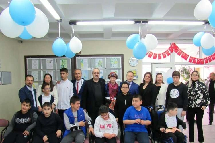 Kaymakam Sağlam özel öğrencileri unutmadı haberinin görseli
