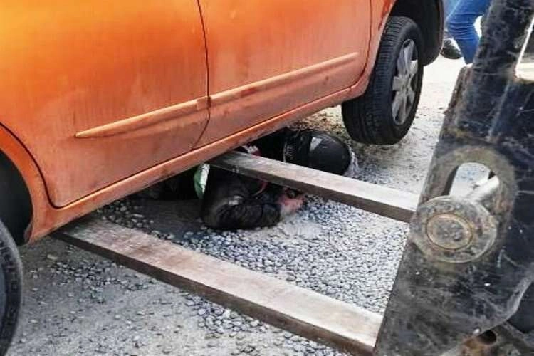 Aydın'da motosiklet otomobilin altına girdi haberinin görseli