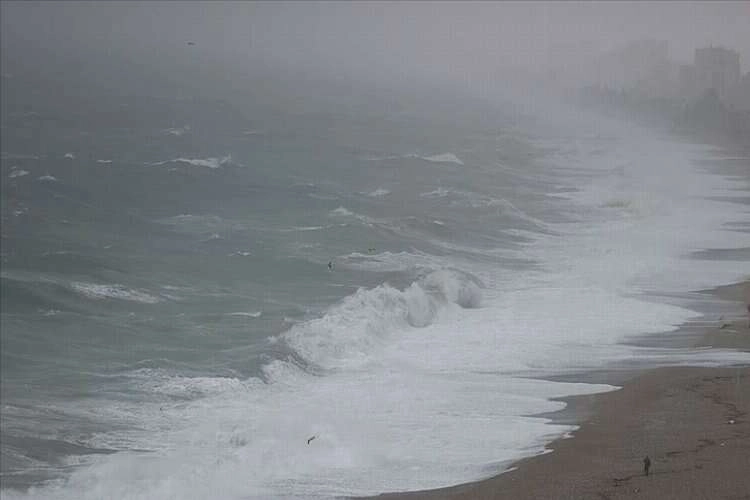 Batı Akdeniz'de fırtına bekleniyor haberinin görseli