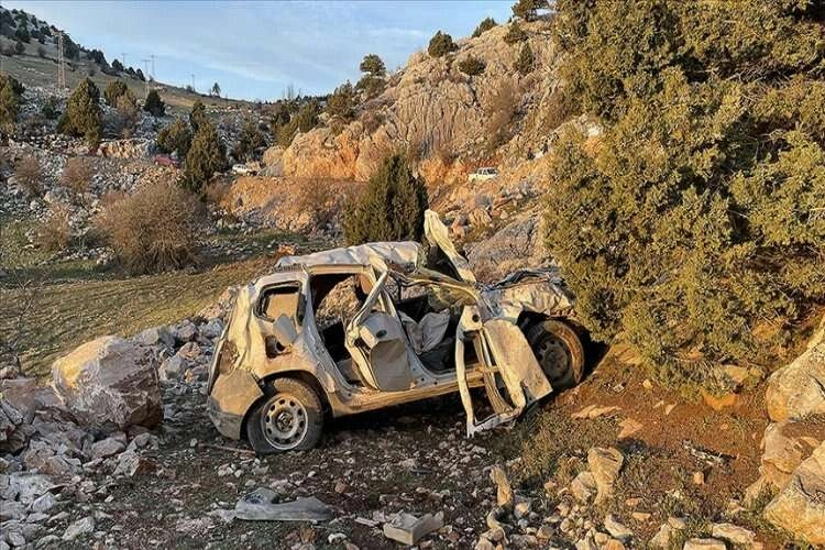 Karaman'da takla atan cipteki 5 kişi hayatını kaybetti haberinin görseli