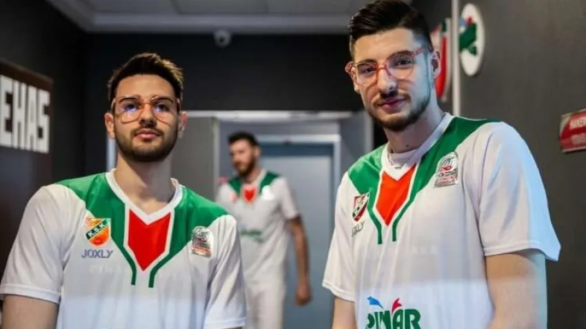 Pınar Karşıyakalı basketbolcular kansere karşı pembe gözlük taktı haberinin görseli