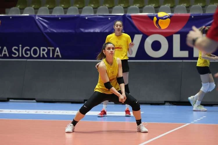 Göztepe Voleybol'da play-off hazırlıkları sürüyor haberinin görseli