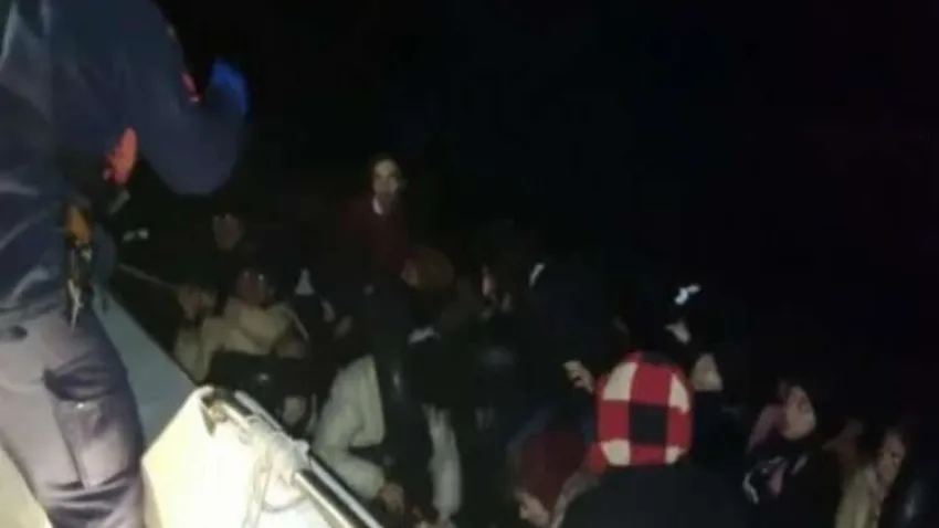 İzmir'de 32 göçmen karaya çıkarıldı