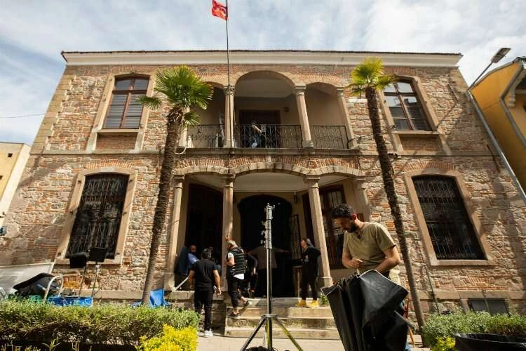 Başkan Koştu, belediyenin kapılarını sanata açtı haberinin görseli