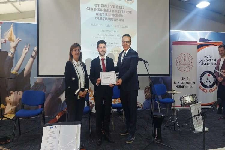 İzmir'de özel eğitim öğrencilerine yönelik konferans haberinin görseli