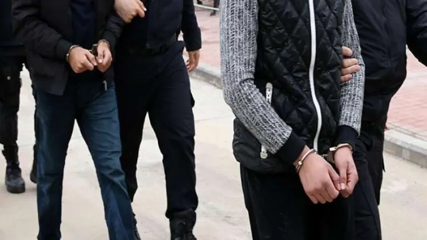 Müzisyen cinayetinin zanlıları teslim oldu haberinin görseli