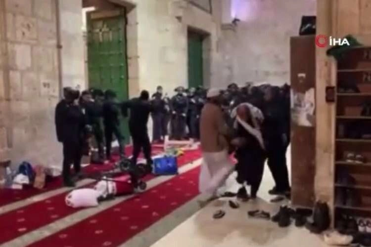 İsrail güçlerinden Mescid-i Aksa'ya 3'üncü baskın haberinin görseli