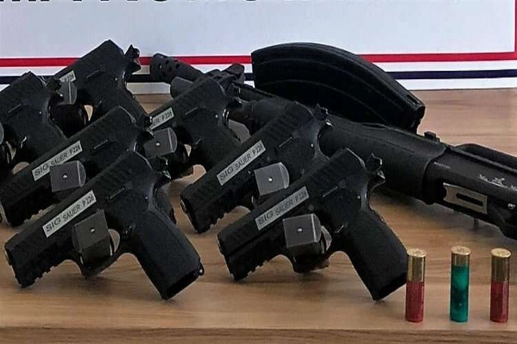 Silah kaçakçıları cezaevine gönderildi haberinin görseli