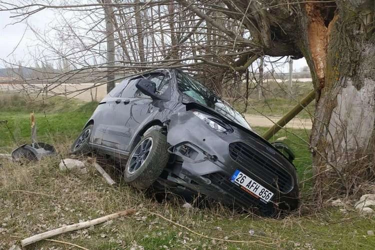 Kontrolden çıkan araçtan sağ kurtuldu haberinin görseli