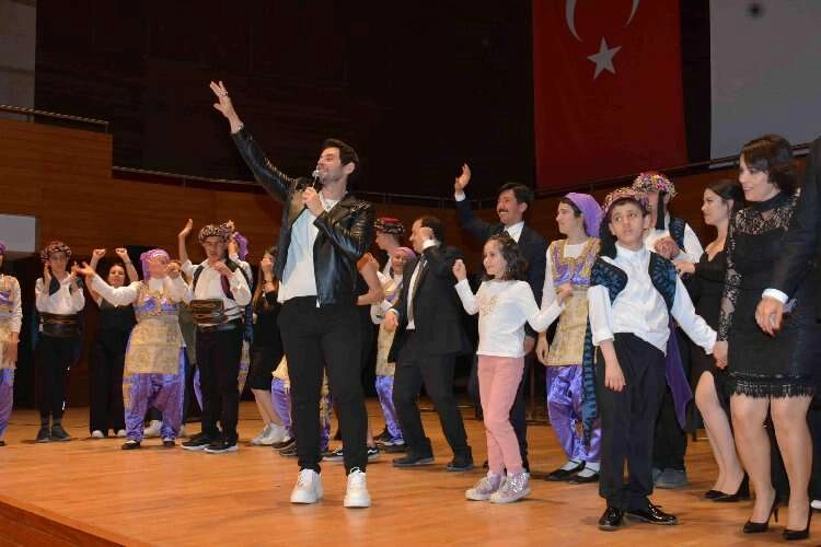 Cem Belevi’den otizmli çocuklar için anlamlı konser haberinin görseli
